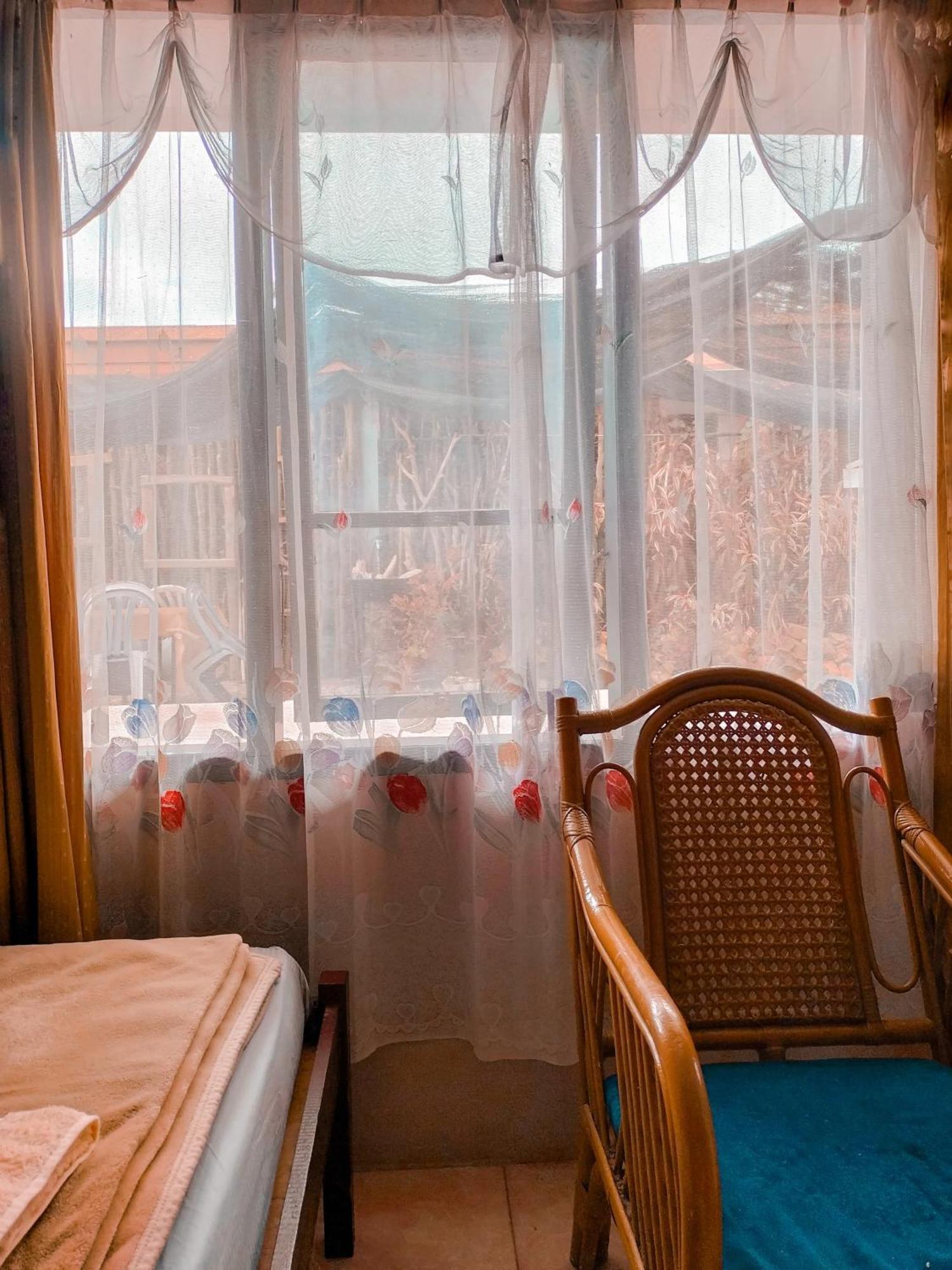 Brussels Homestay Kost Balige Esterno foto